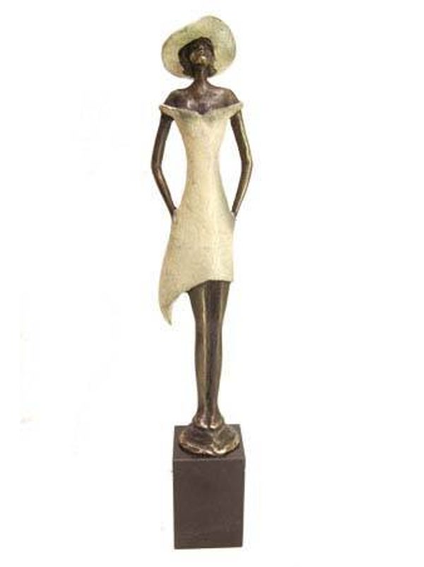 Vrouwen sculptuur “Modieuse” gepatineerd