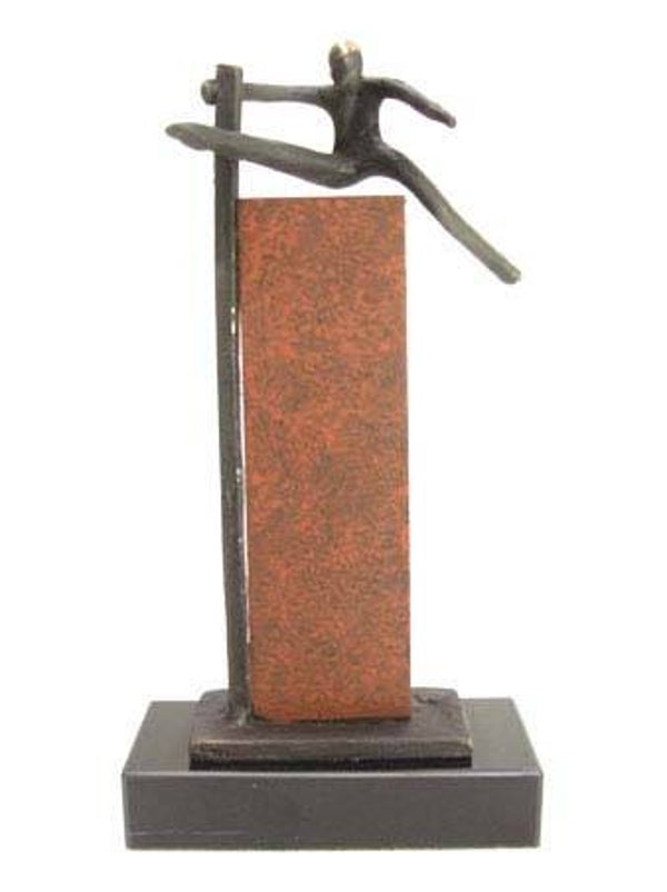 Sport sculptuur “De lat hoog leggen”