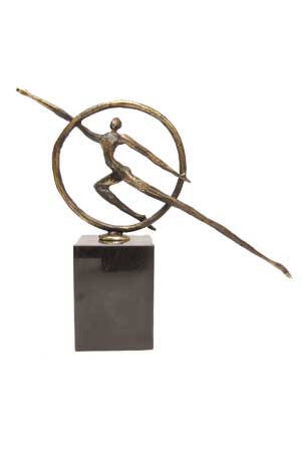 Dans sculptuur “Moving Forward”