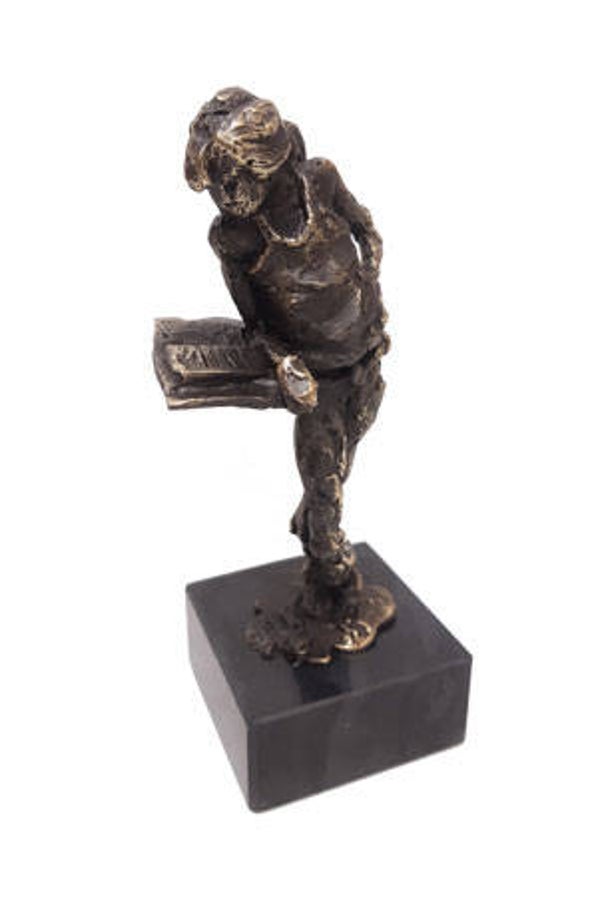 Sculptuur “Lezend meisje-La Petite Liseuse”