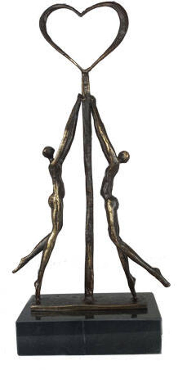 Liefdes sculptuur “Kracht door liefde”