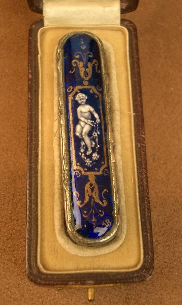 Superbe ancienne brosse a moustache émaillée