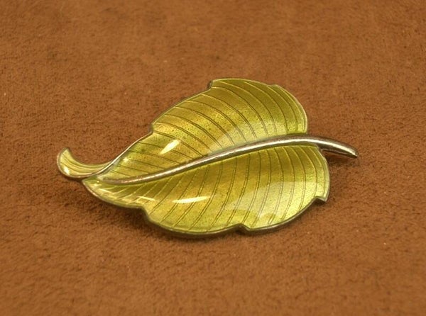 Broche en argent emaillé feuille par Volmer Bahner , Norway
