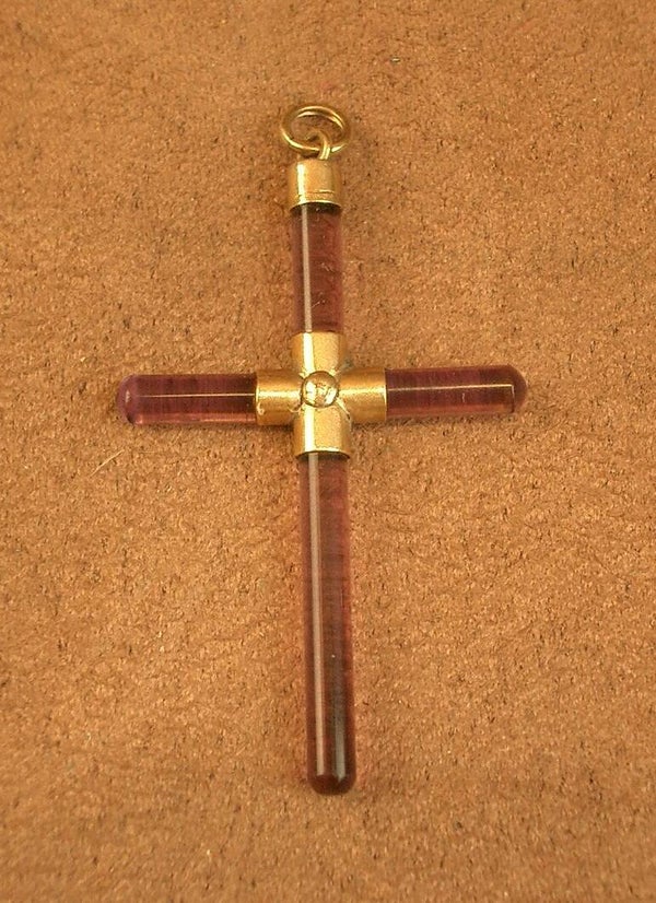 Pendentif ancien croix en verre violine et or 18k