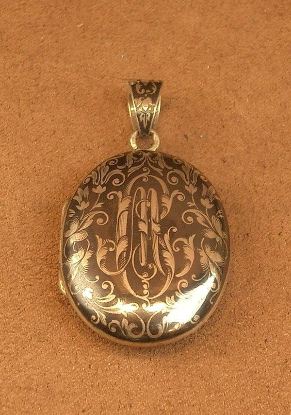 Important pendentif ouvrant porte photo en argent niéllé XIXe siècle