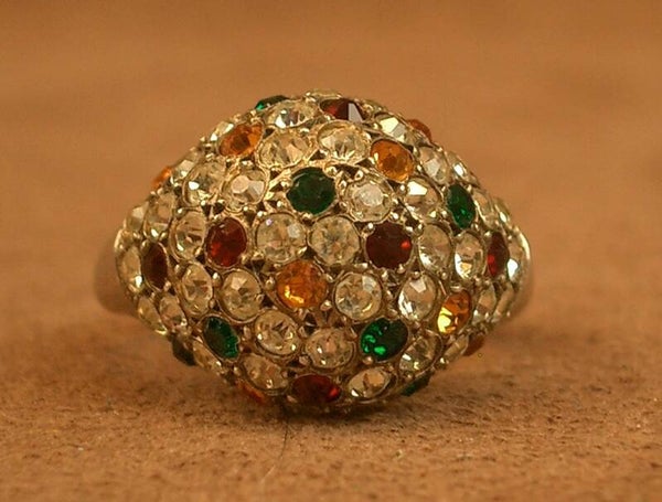 Bague ancienne "boule" en argent pavée de pierres multicolores
