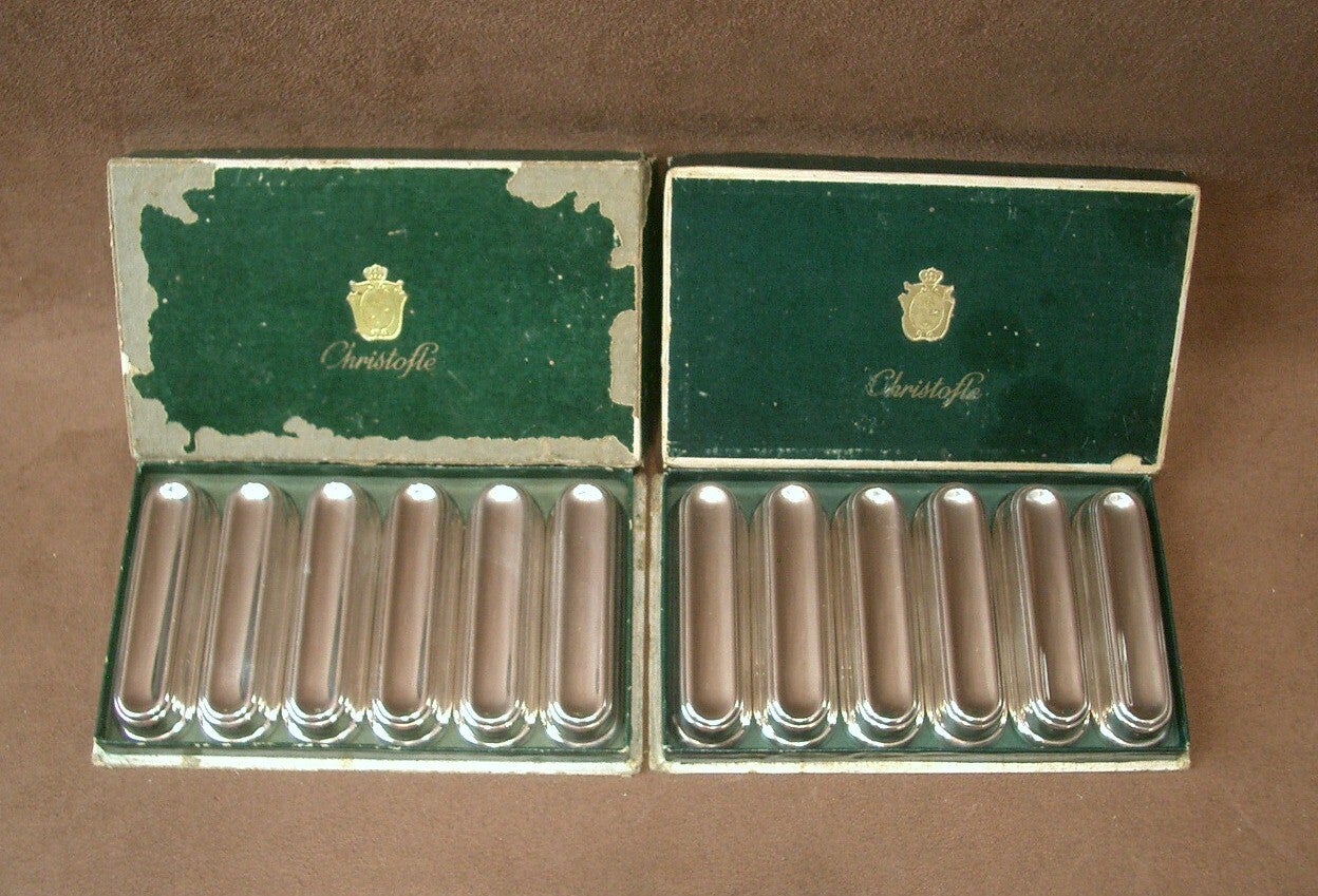 Suite de 12 porte couteaux en métal argenté Christofle modèle Albi