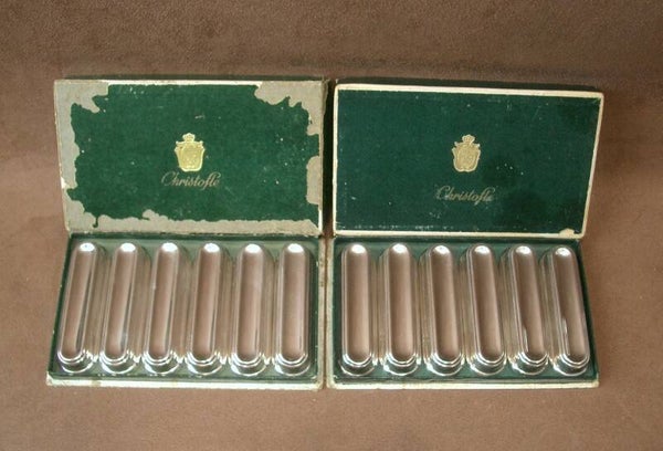 Suite de 12 porte couteaux en métal argenté Christofle modèle Albi
