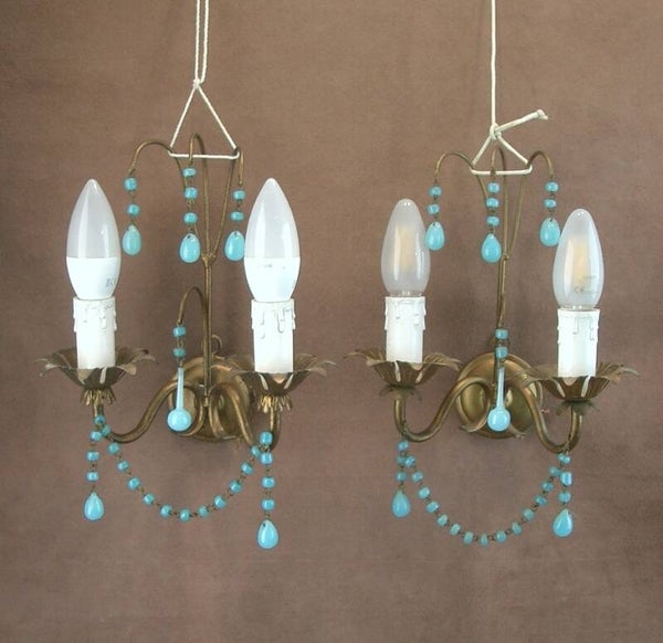 Paire d'appliques en laiton et pampilles en opaline bleue