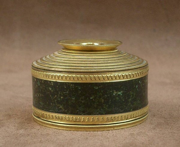 Lorgnette, petite longue vue de théatre à  9 tirages en laiton doré XIXe siècle