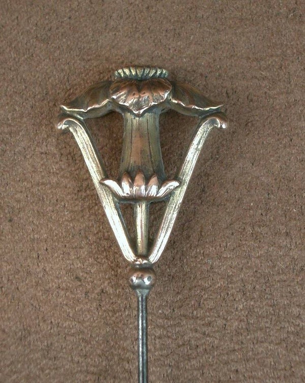 Epingle à chapeau ancienne Art Nouveau en vermeil à décor floral