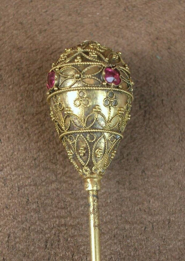 Belle épingle à chapeau ancienne en or 18k et rubis XIXe siècle