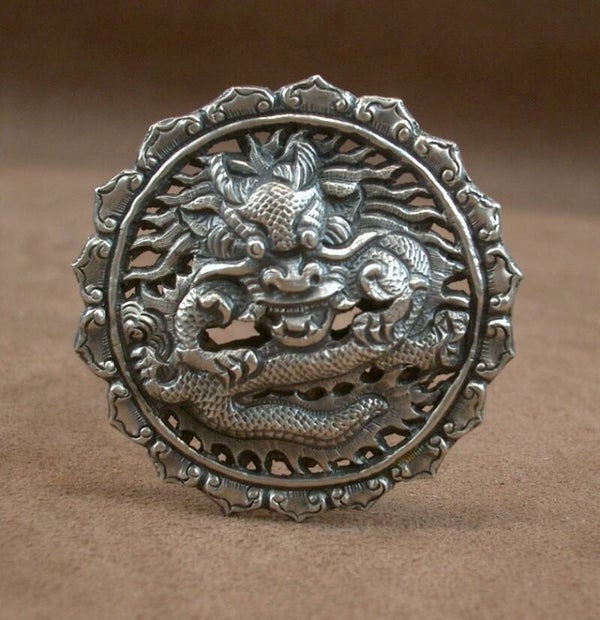 Epingle à chapeau ancienne en argent décor de dragon chinois