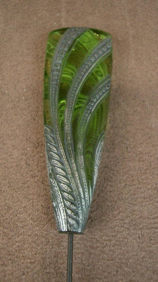 Epingle à chapeau ancienne Art Nouveau en verre gravé et argenté