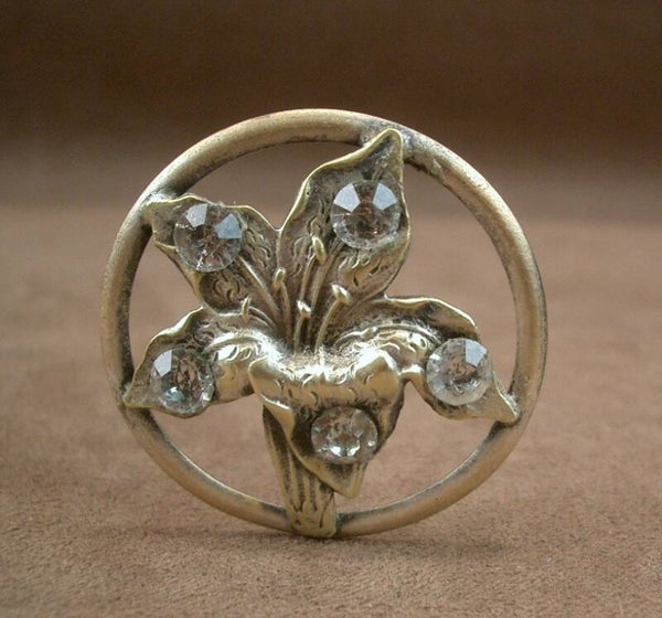 Epingle à chapeau ancienne Art Nouveau en métal et strass fleur de lys