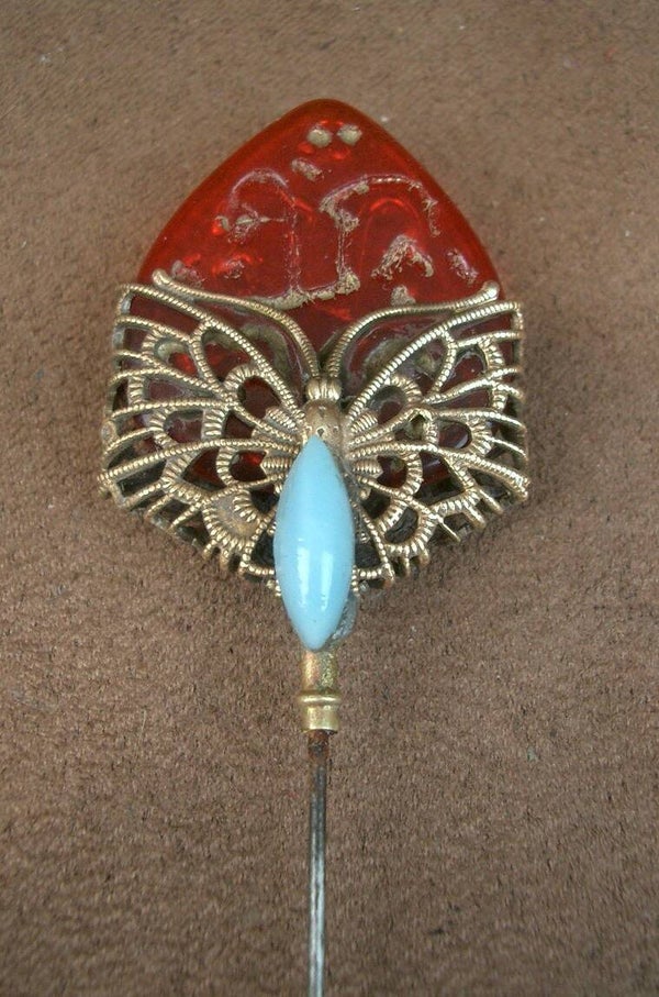 Epingle à chapeau ancienne Art Nouveau en métal doré et verre motif papillon