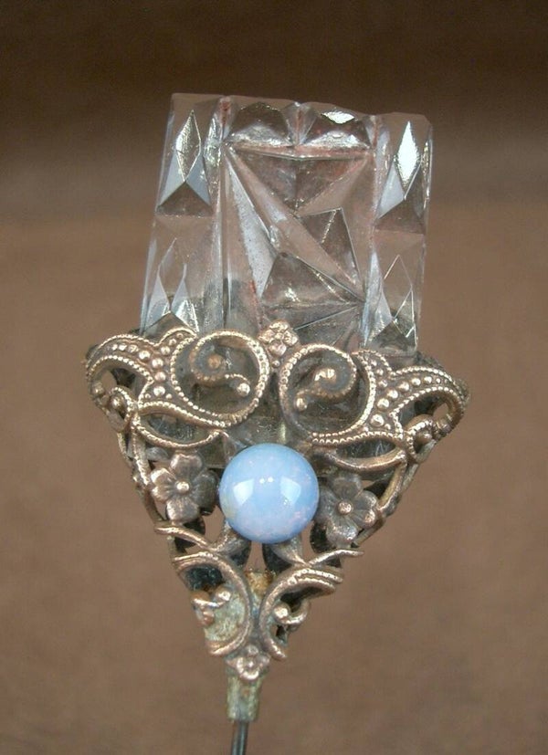 Epingle à chapeau Art Nouveau en métal doré verre moulé pressé