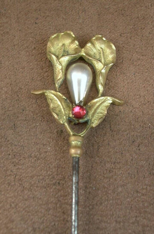 Epingle à chapeau ancienne Art Nouveau en métal doré  perle
