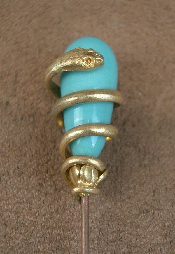 Epingle à chapeau ancienne en métal doré serpent et perle d'opaline