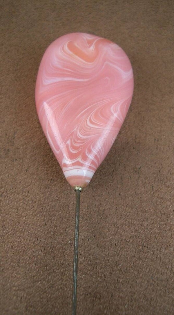 Epingle à chapeau ancienne en pâte de verre rose nuancé de blanc