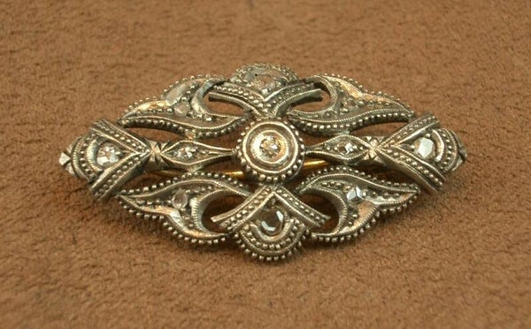 Broche ancienne en Or et Argent sertie de diamants rose