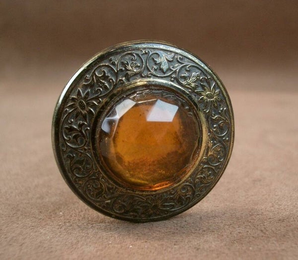 Epingle à chapeau ancienne verre moulé noir et cabochon orange