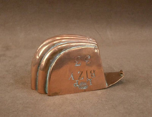 Moule à madeleine en cuivre provenant des cuisines du roi Louis Philippe pour son château de Bizy