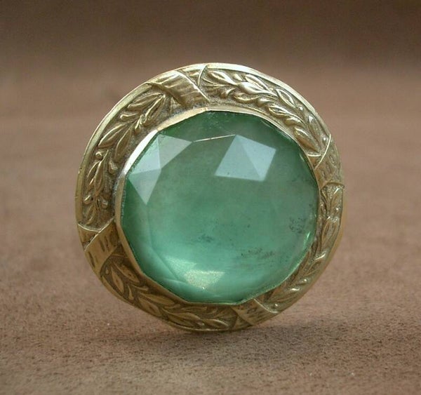 Epingle à chapeau ancienne métal doré et cabochon vert