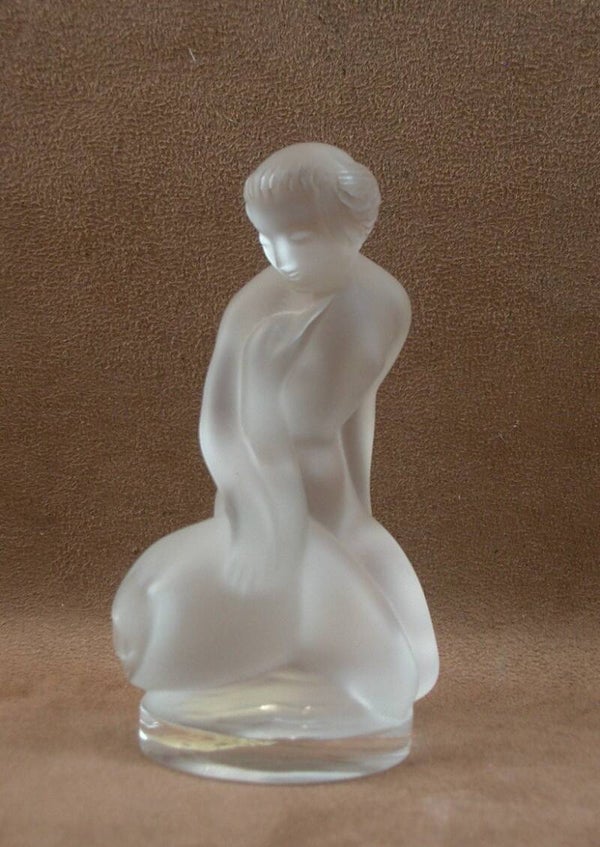 Statuette en cristal femme Léda et le Cygne signée Lalique