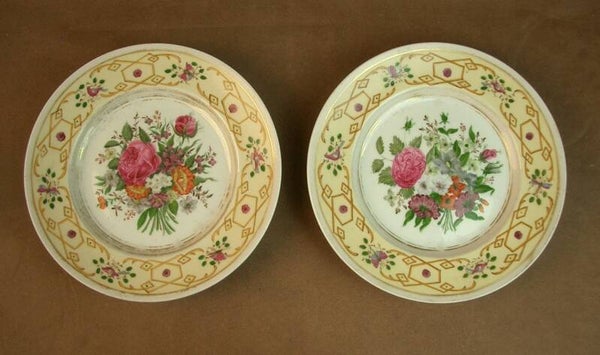 Paire d'assiettes en Porcelaine de Paris XVIIIe , Manufacture du Faubourg St Denis Pierre Antoine Hannong