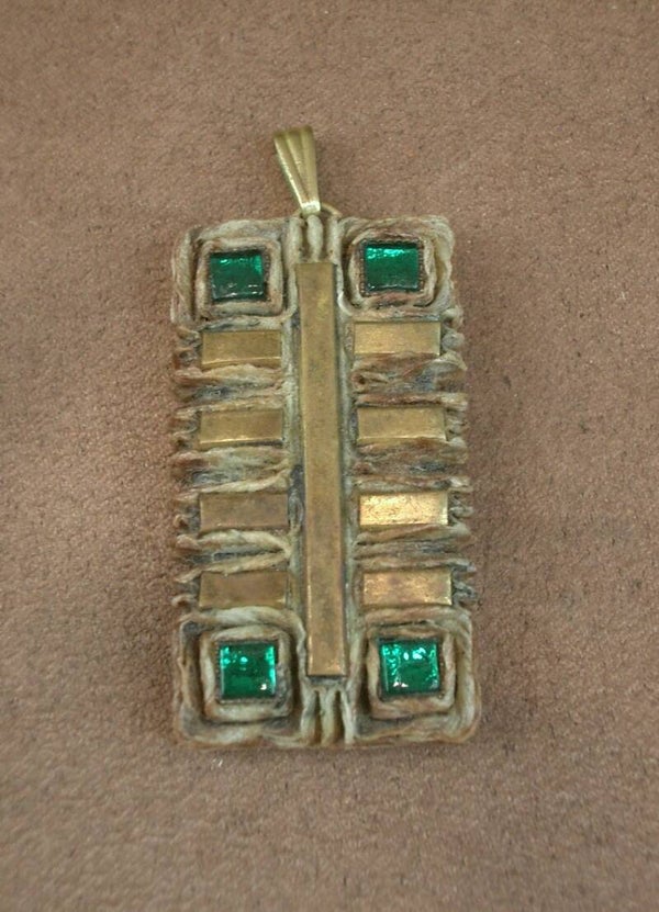 Pendentif en Talosel et inscrustations verre et laiton signé Henry Perichon