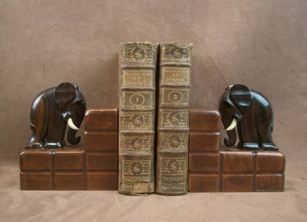 Paire de Serre-Livres Art Déco en bois sculpté Elephants signés Dan Karner Paris