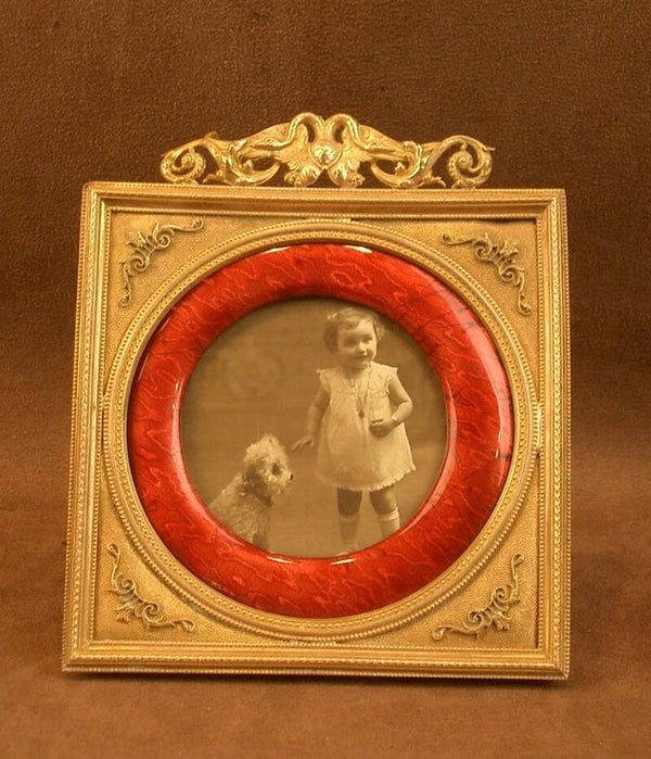Ravissant cadre porte photo en métal doré et émail guilloché XIXe