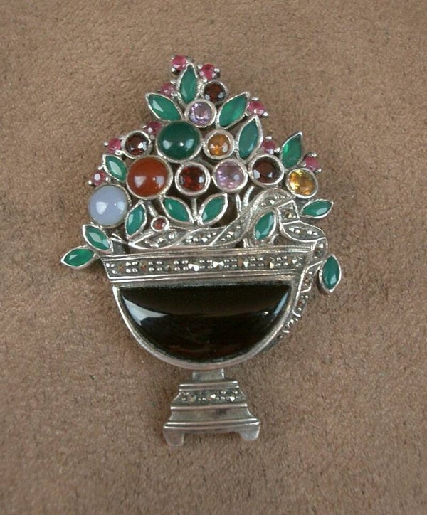 Broche ancienne Art Déco Vase fleuri en argent et pierres fines multicolores