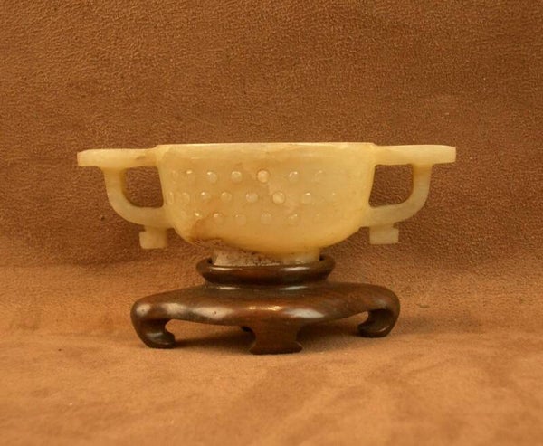 Petite coupe libatoire en jade céladon sur talon XIXe siècle