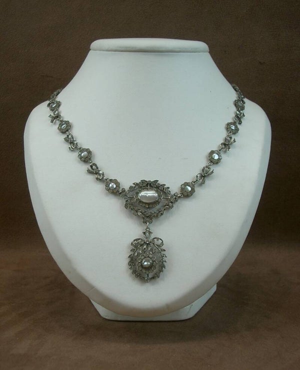 Sublime collier ancien en argent rivière de pierres du Rhin et nacre XIXe siècle