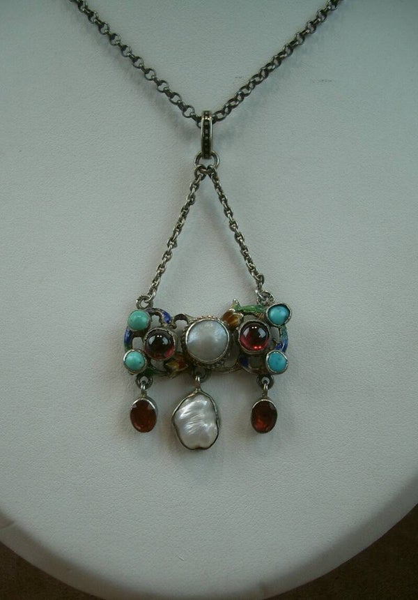 Pendentif en vermeil émail pierres et perles fines, Travail Austro-Hongrois Art Nouveau