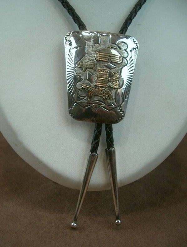 Cravate Bolo en argent et vermeil Travail Amérindien Navajo signé T.A. Begay