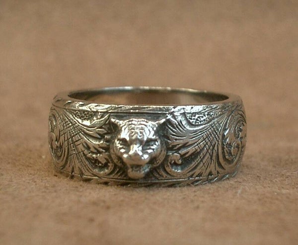 Bague en argent massif signée Gucci tête de tigre
