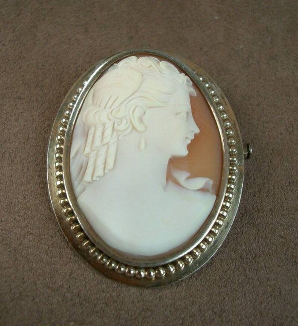 Importante broche camée coquille ancien profil féminin monture en vermeil