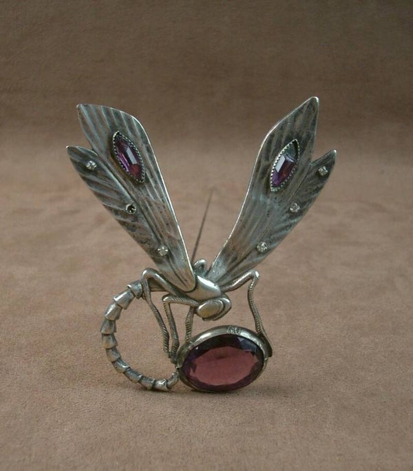 Importante épingle à chapeau Art Nouveau à décor de libélulle