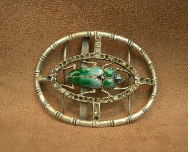 Belle boucle de ceinture Art Nouveau en métal argenté décor de scarabée émaillé