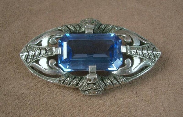 Broche ancienne Art Déco en argent et pierre bleue