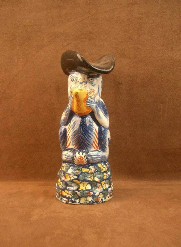 Verseuse à lait en forme de singe en faïence de Delft polychrome XIXe siècle