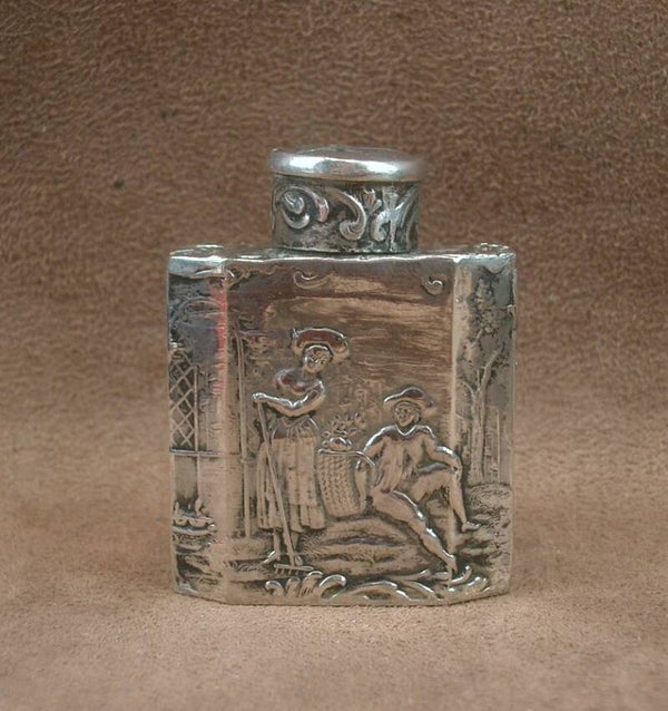 Flacon Snuff bottle en argent massif, Travail néerlandais XIXe siècle