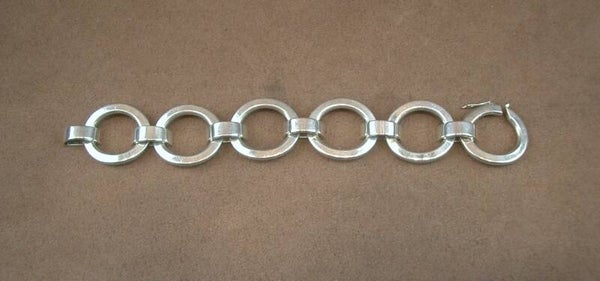 Important bracelet , gros anneaux ovales en argent massif 69,7g