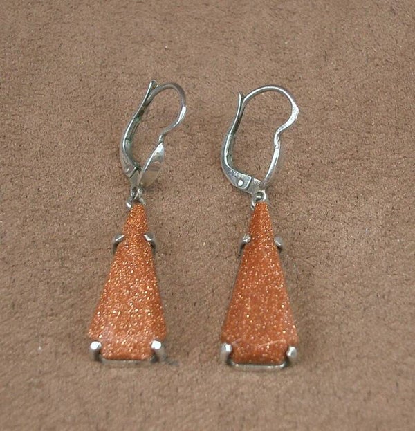Paire de Boucles d'oreilles dormeuses anciennes en argent et aventurine