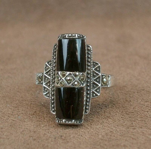 Bague ancienne Art Déco en argent et Onyx