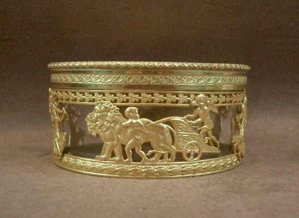 Belle petite boite ronde en cristal bronze et laiton doré XIXe siècle