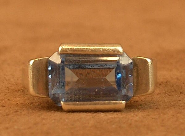 Bague ancienne Art Déco en argent et pierre bleue